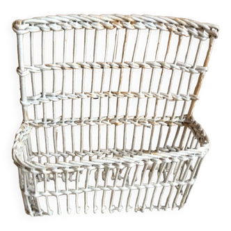 Wall basket