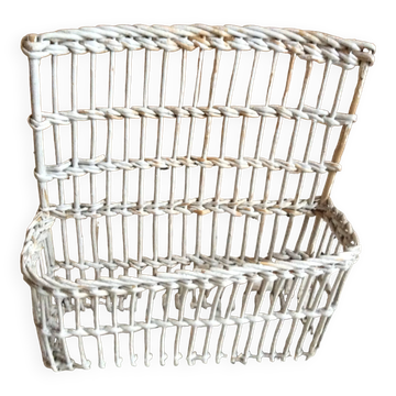 Wall basket