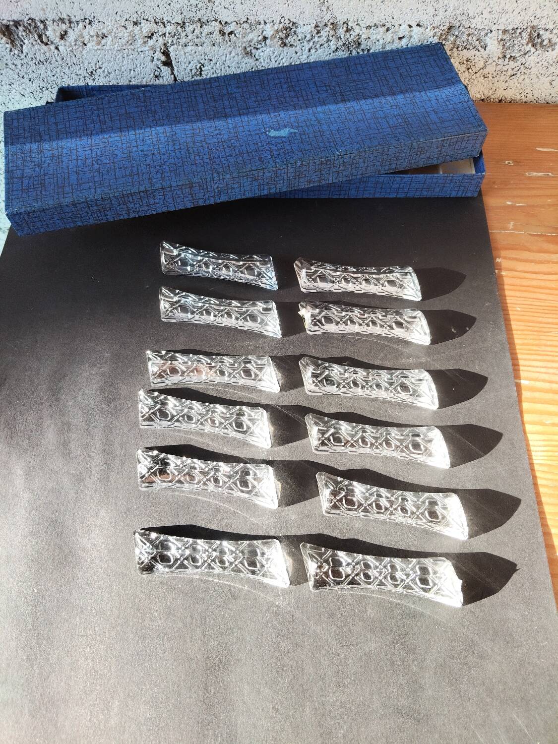 Set of 12 lead crystal knife rests