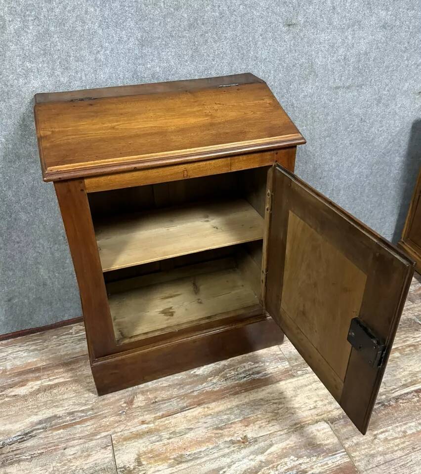 Oratoire époque Directoire en noyer massif vers 1800