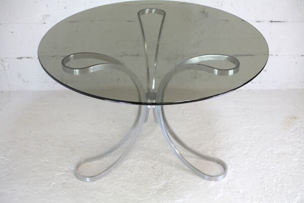 Table de séjour ''Space Age'' acier poli, dalle circulaire verre fumé. France, circa 1970.