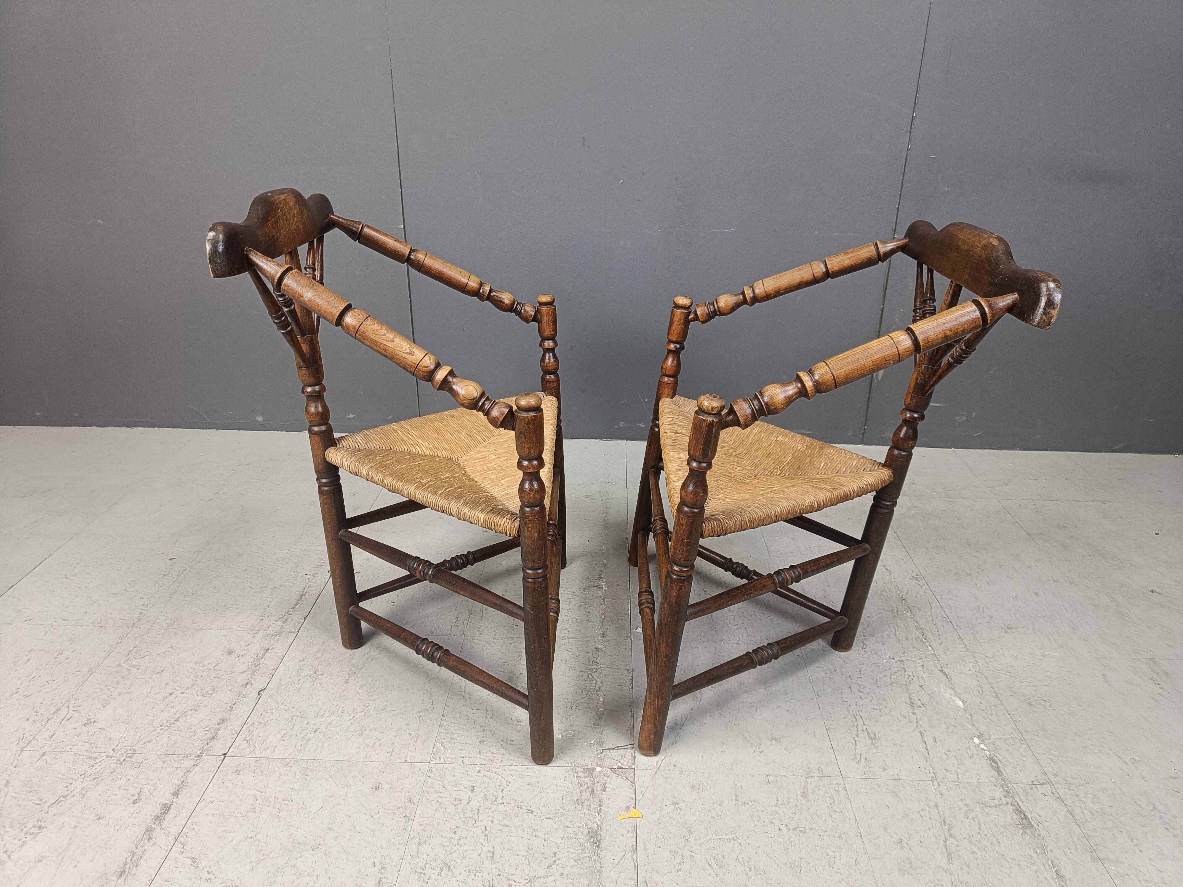 Paire de chaises d'angle hollandaises anciennes, années 1920
