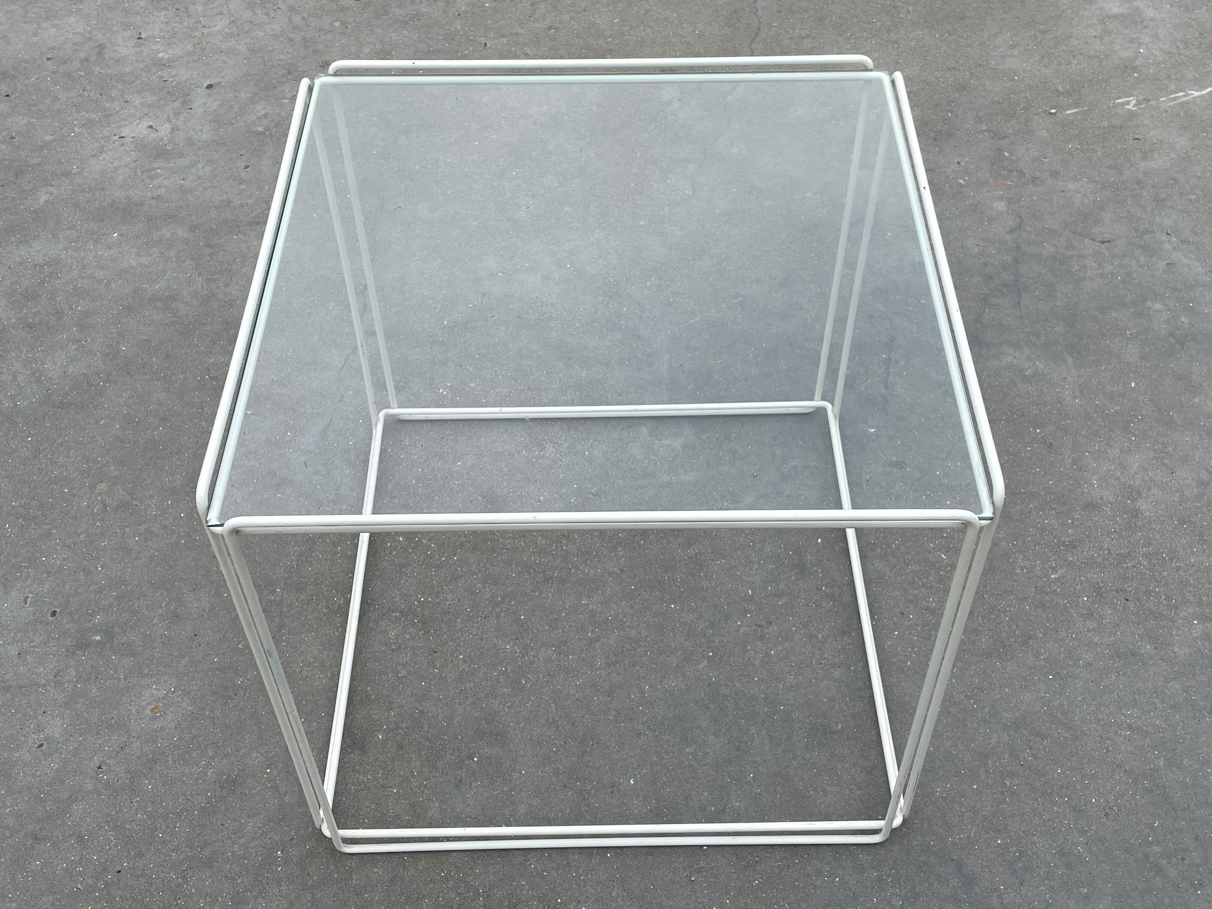 Pull out tables design Max Sauze, édited by Iscocèle