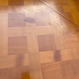 Round table, wood with integrated extension
