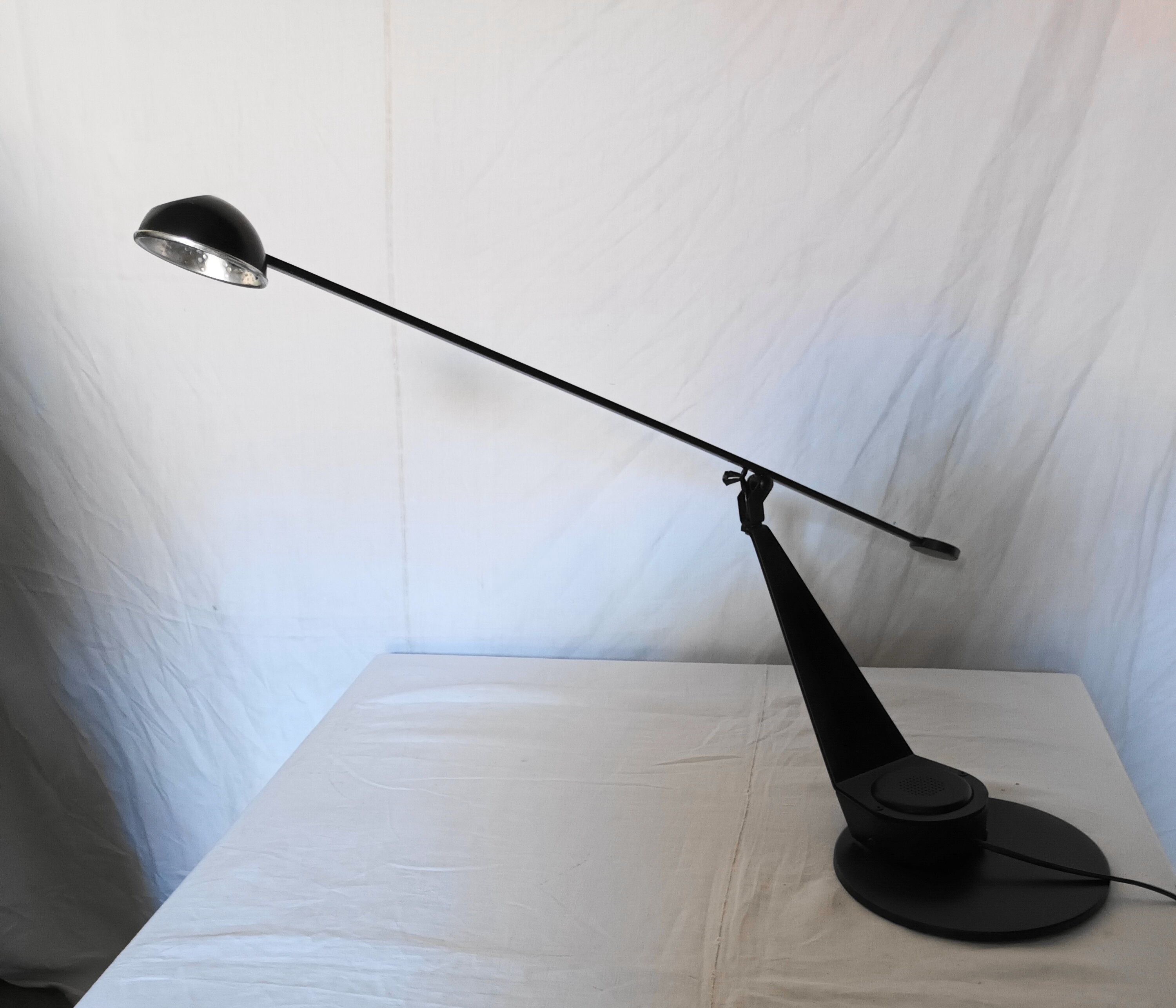 Rodolfo Bonetto's pendulum desk lamp for Guzzini, 80s