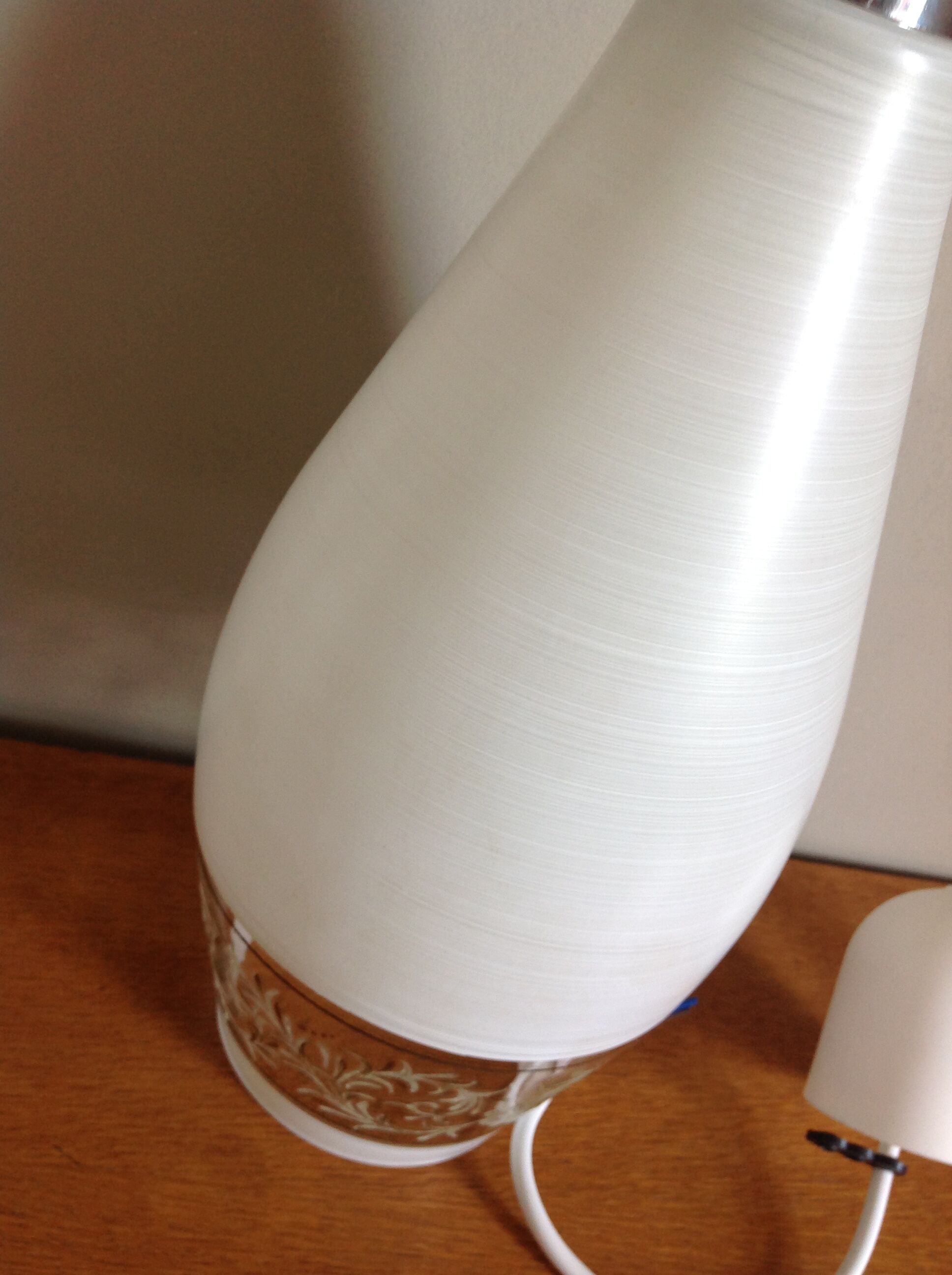 White/vintage white glass tulip suspension 60-70