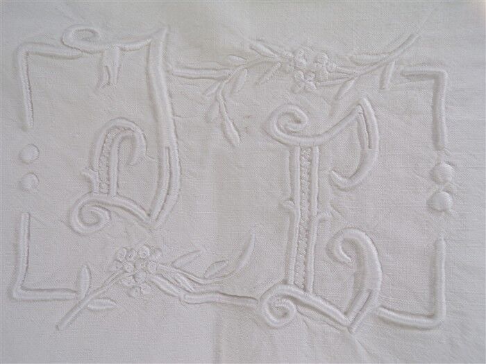 Old embroidered flat sheet - 1-