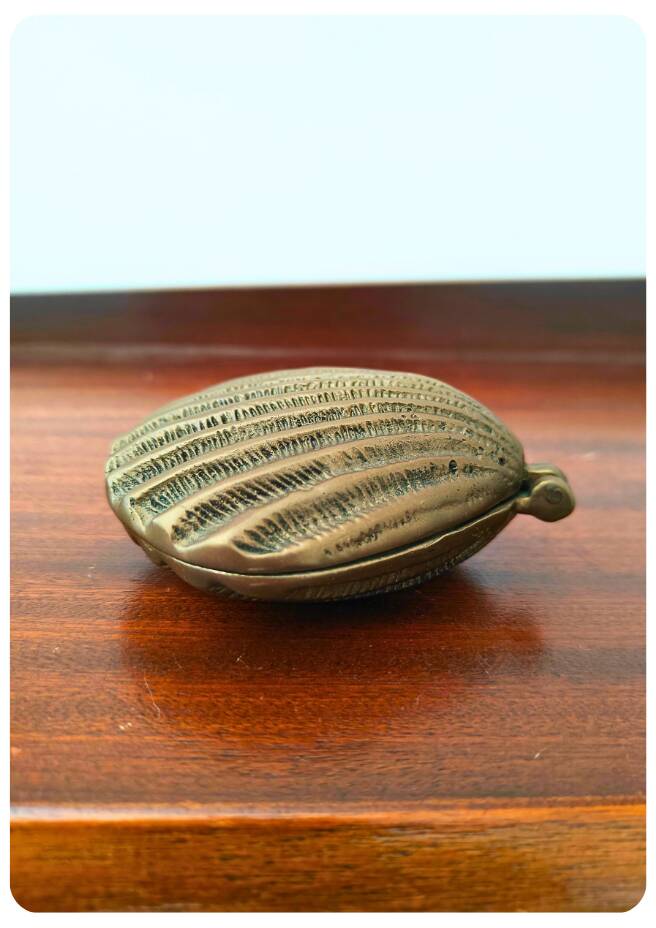 Boîte vintage en laiton en forme de coquillage