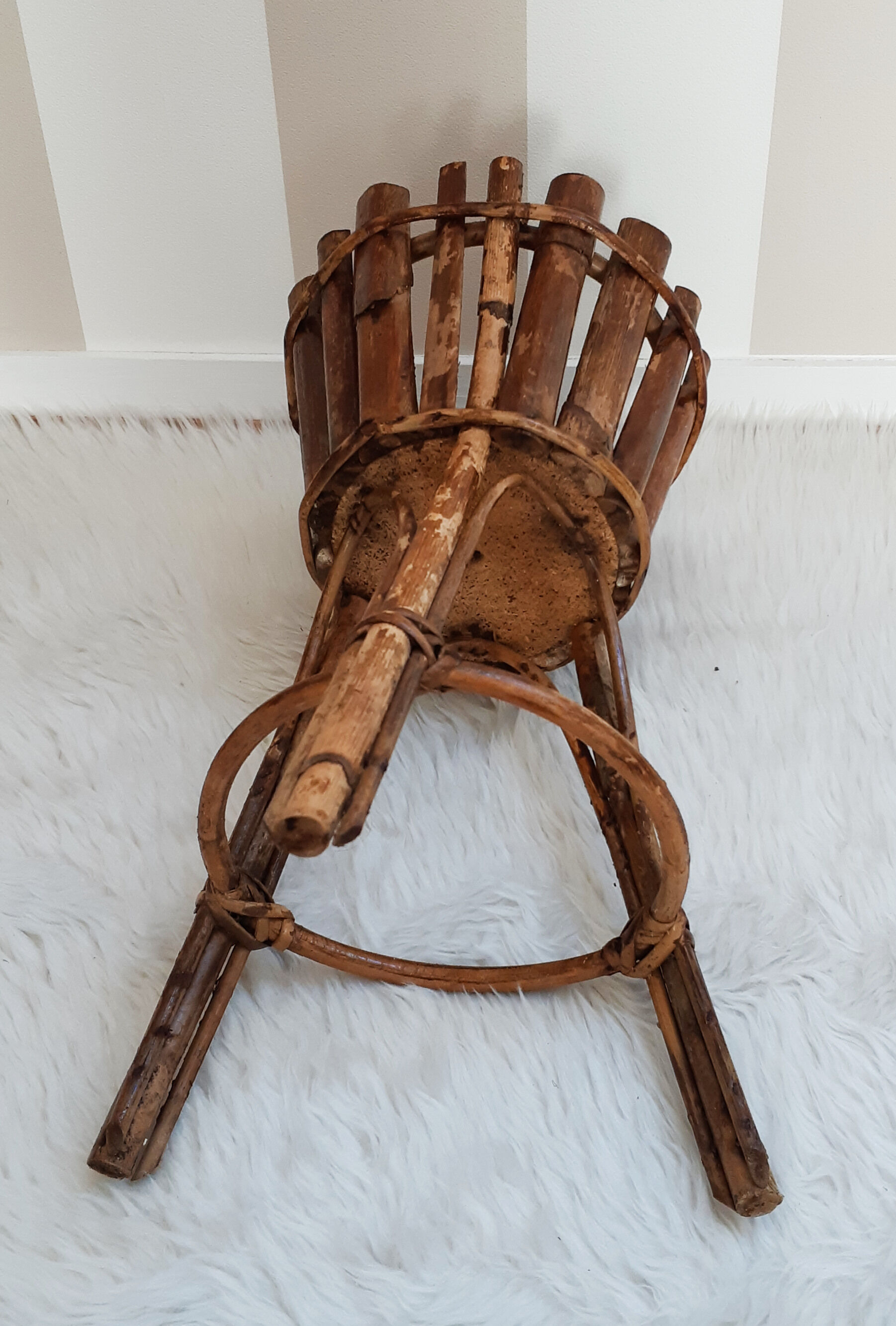 Rattan & wicker plant holder