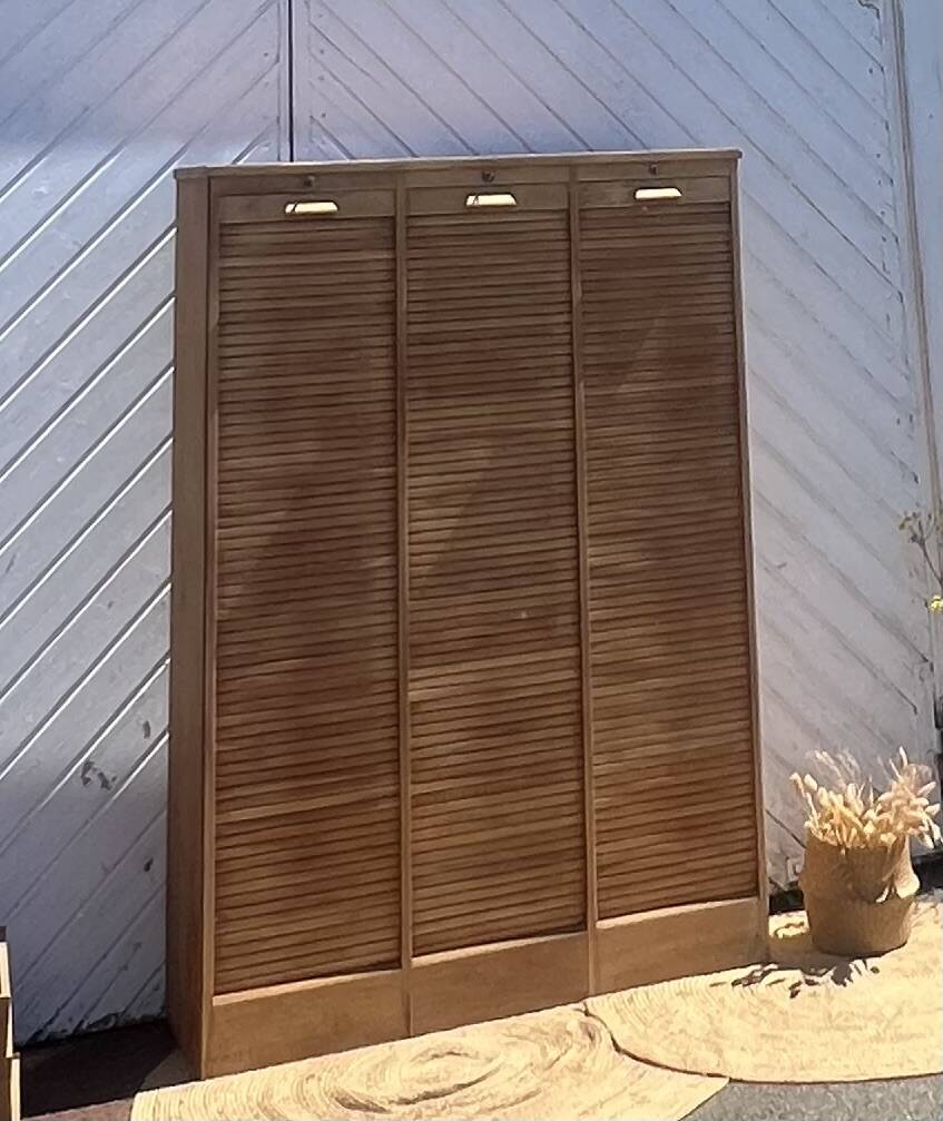 Triple filing cabinet with curtain in raw oak