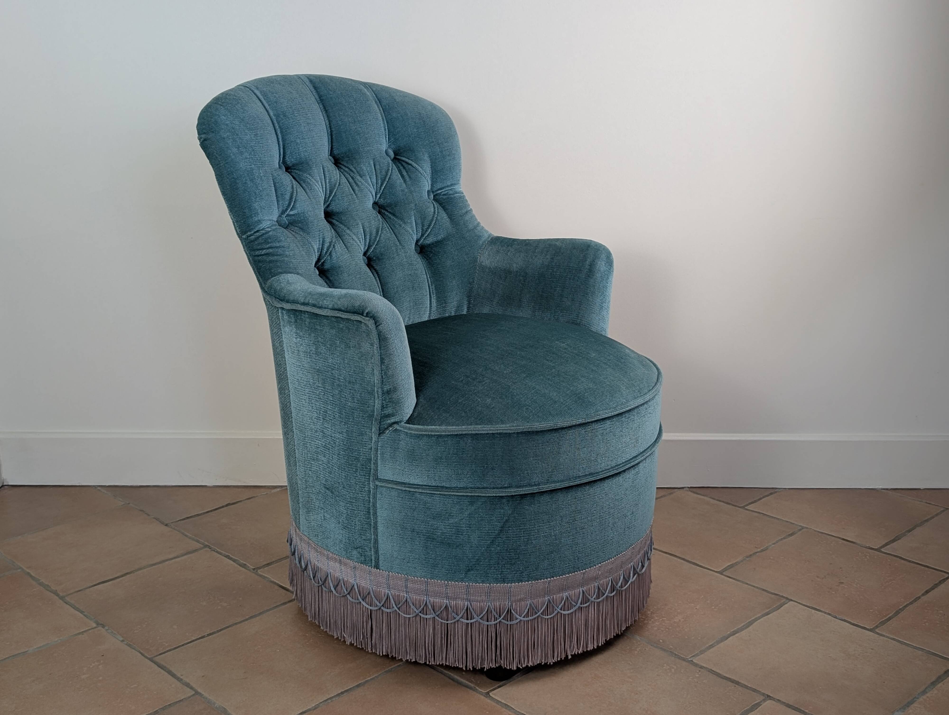 Velvet toad armchair
