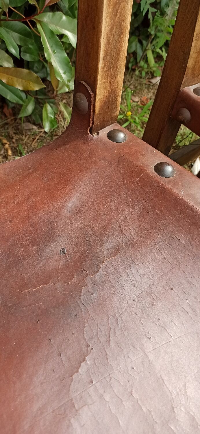 Lot 4 chaises espagnoles en cuir et bois