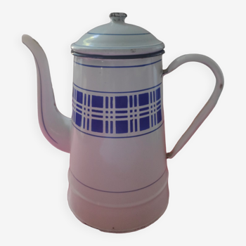 Cafetière en tôle émaillée blanche à carreaux bleus