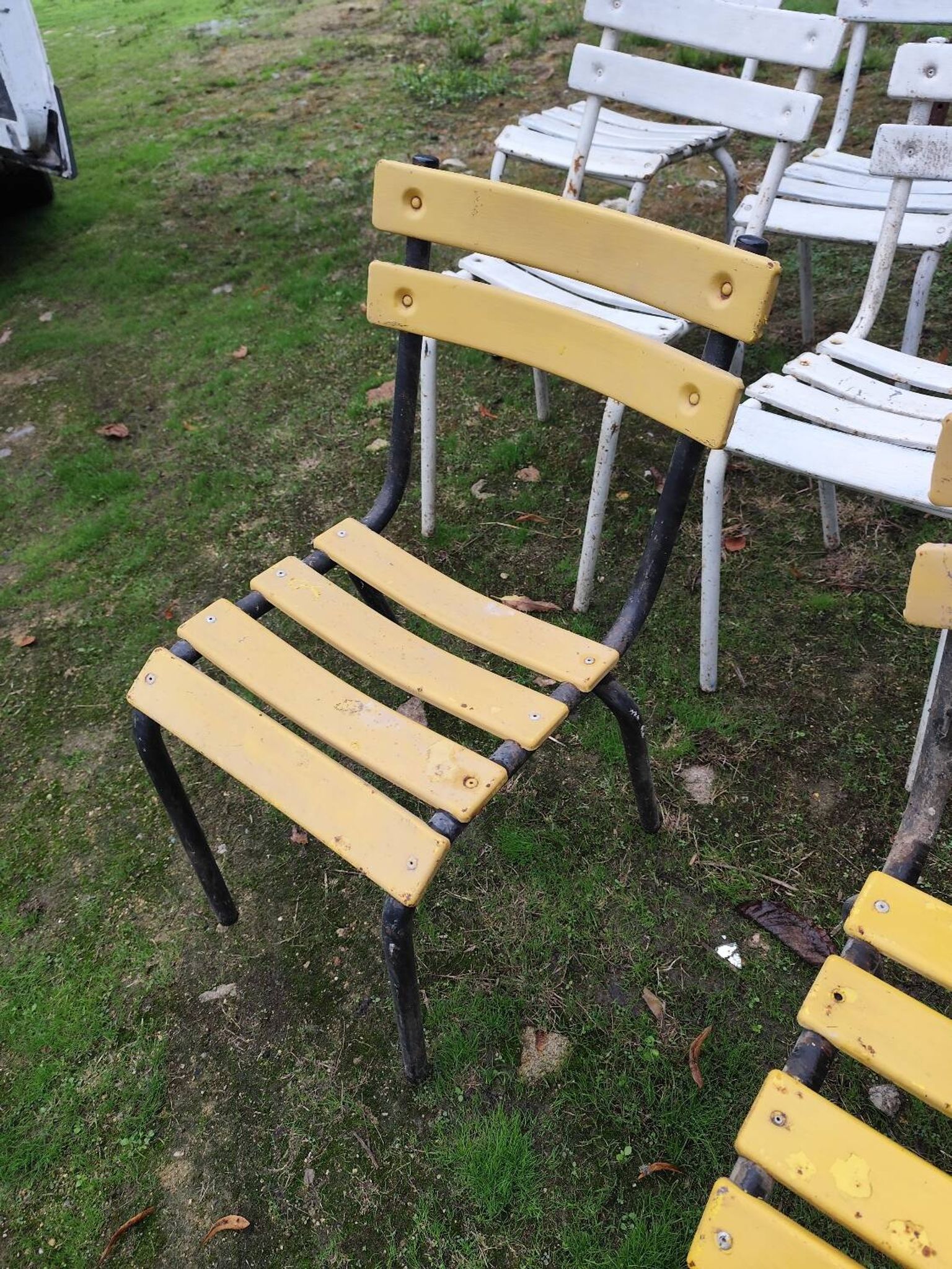 Set of 13 garden chairs made of iron slats and tubes