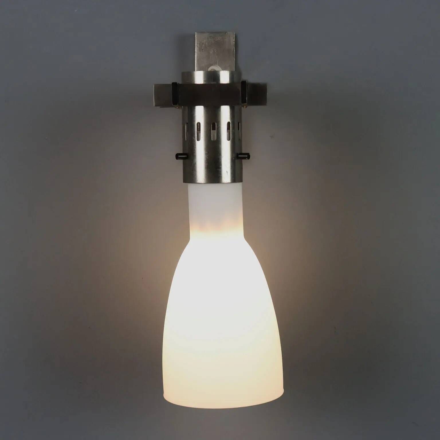 Vintage wall light in lacquered metal and glass, Italy, 1960s.