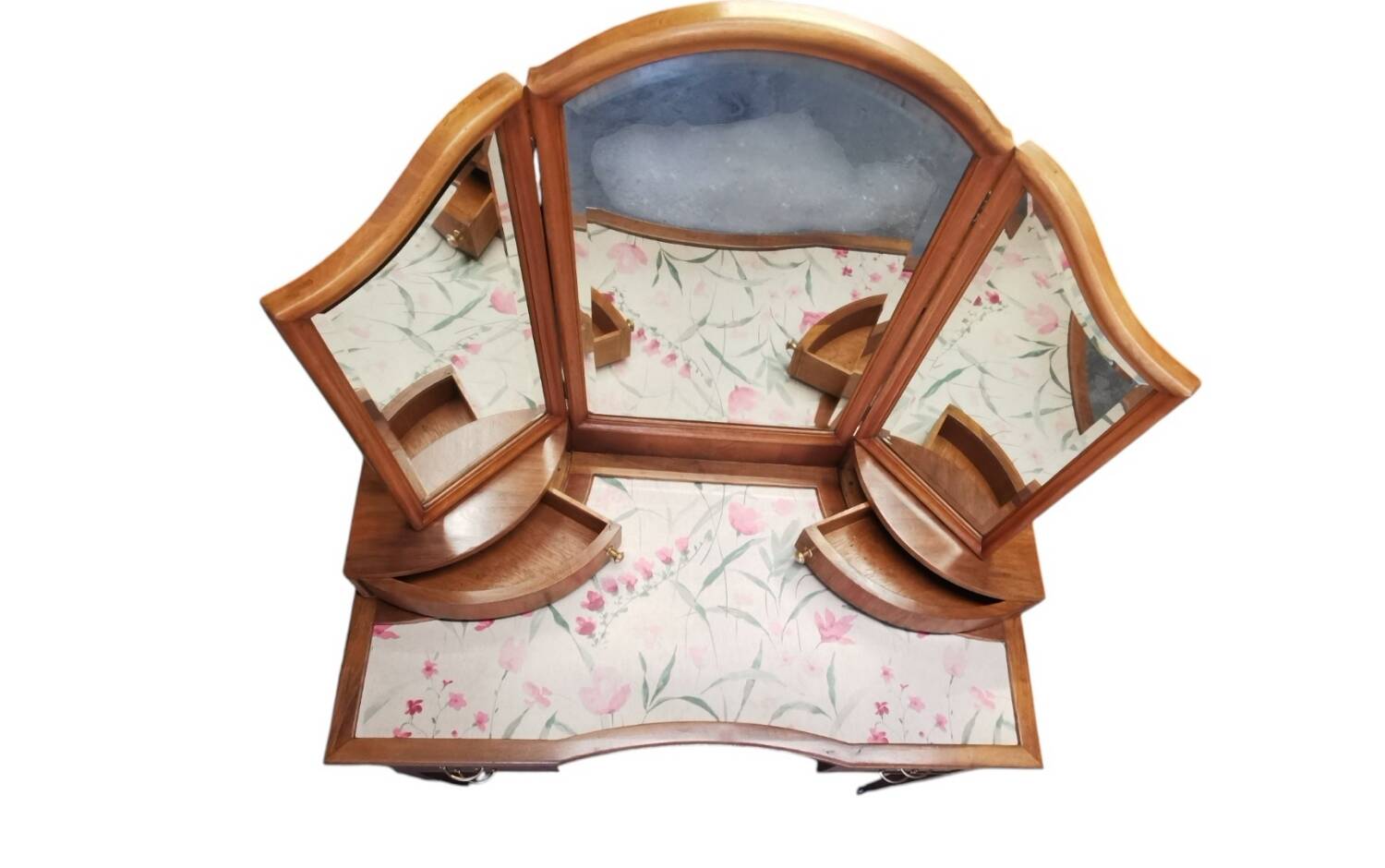 Dressing table with a triptych mirror