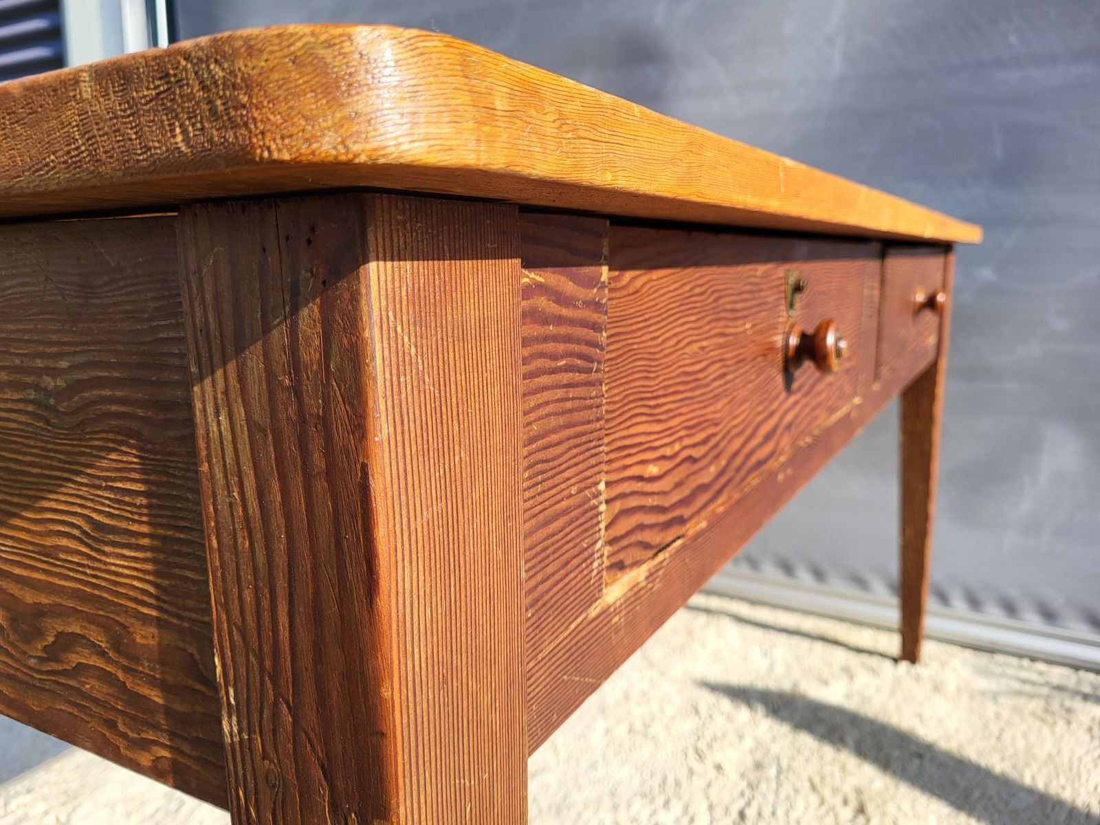 Pine farmhouse table ● Honey patina & Zebra grain