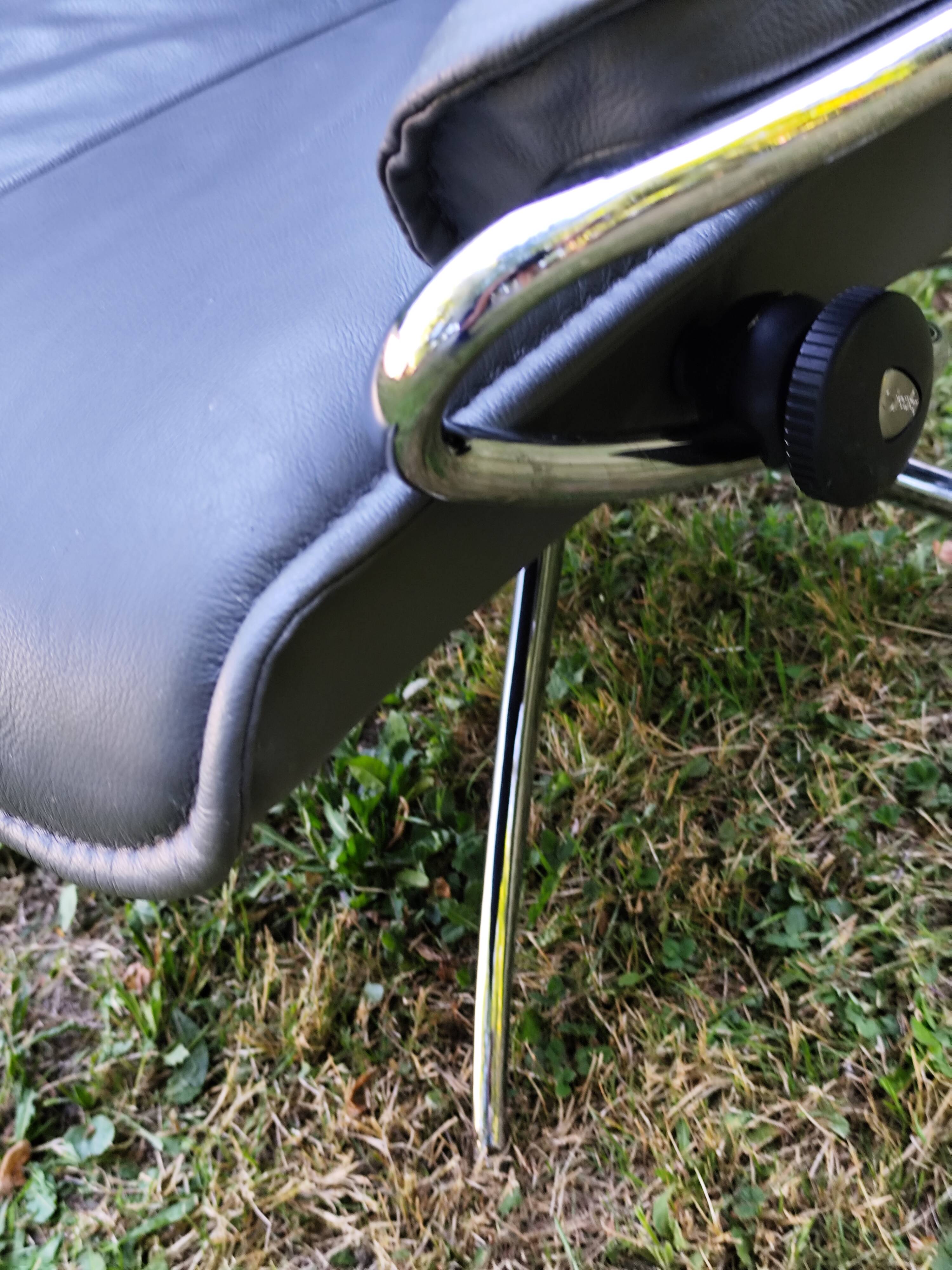 Stressless City armchair with footrest/ottoman, grey