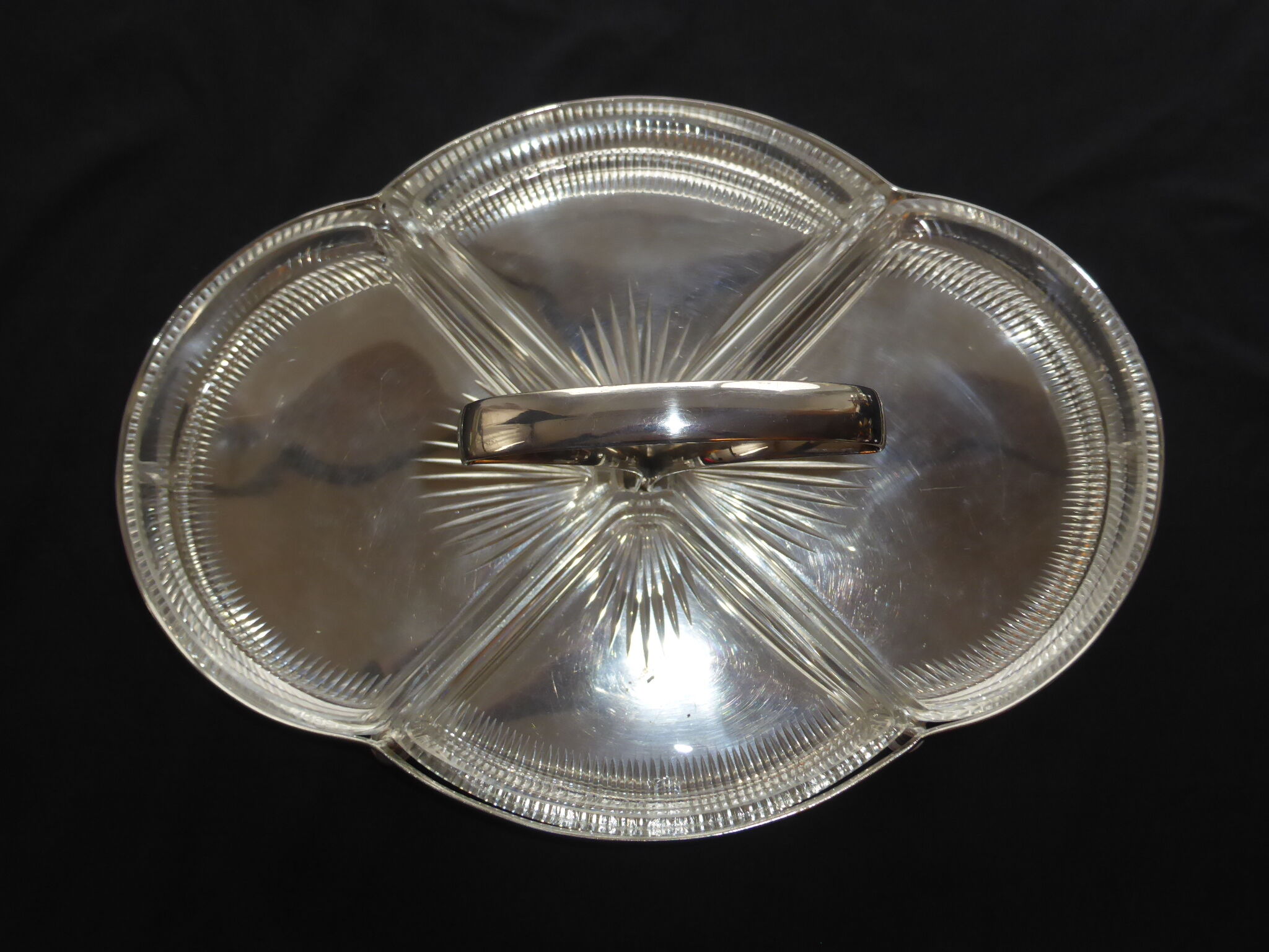 Art deco hors d'oeuvre servant in silver metal+glass-polylobed shape