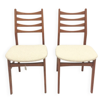 Pair of scandinavian chairs with loop fabric