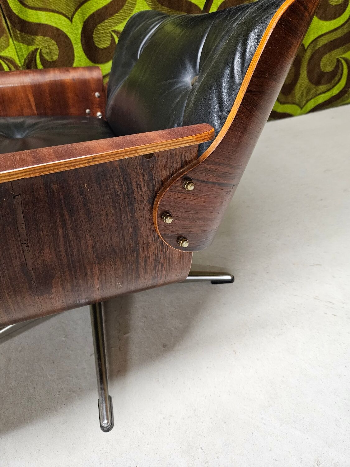 Fauteuil lounge cuir noir 1970 vintage