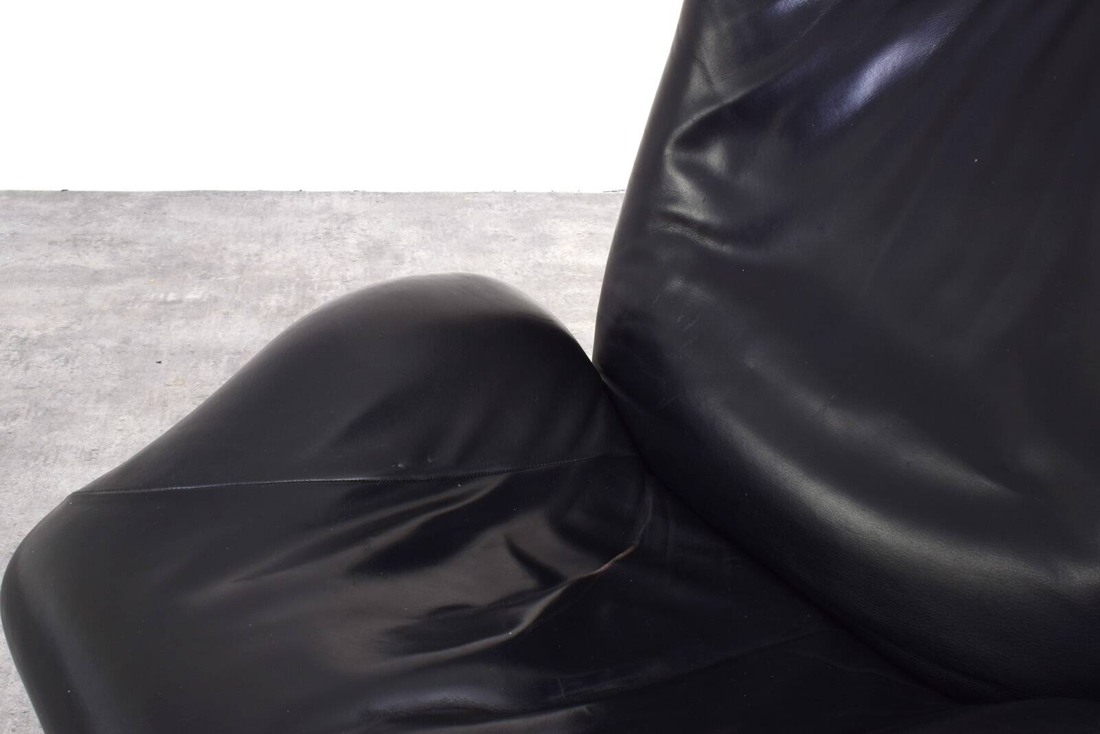 Wink Leather Chair by Toshiyuki Kita for Cassina, 1980s.