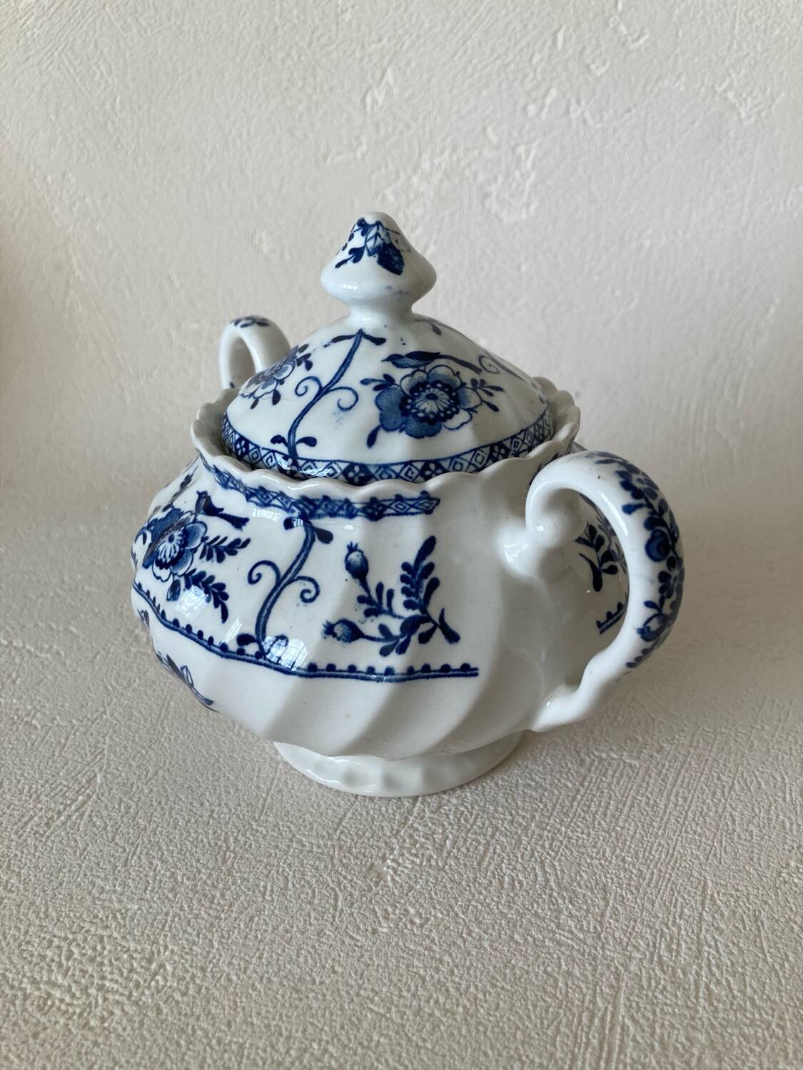 Johnson Bros English porcelain sugar bowl, Indies pattern