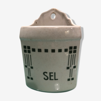 Salt pot