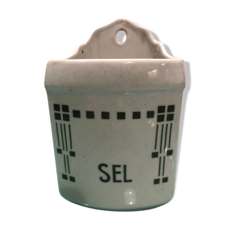 Salt pot
