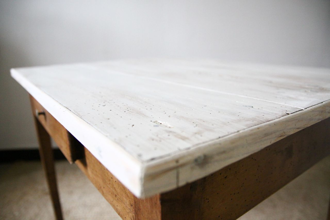 Table en bois patinée