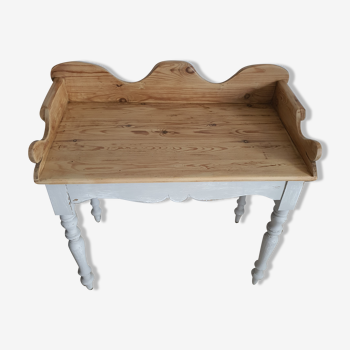 Table style dressing table