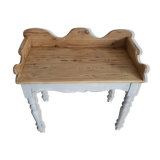 Table style dressing table