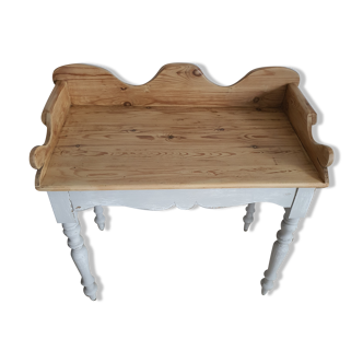 Table style dressing table