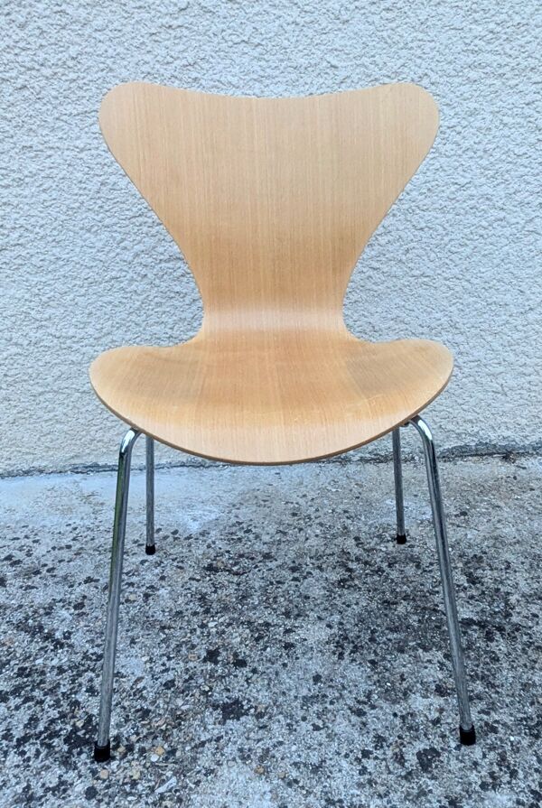 Chaise Arne Jacobsen Série 7 Modèle 3107
