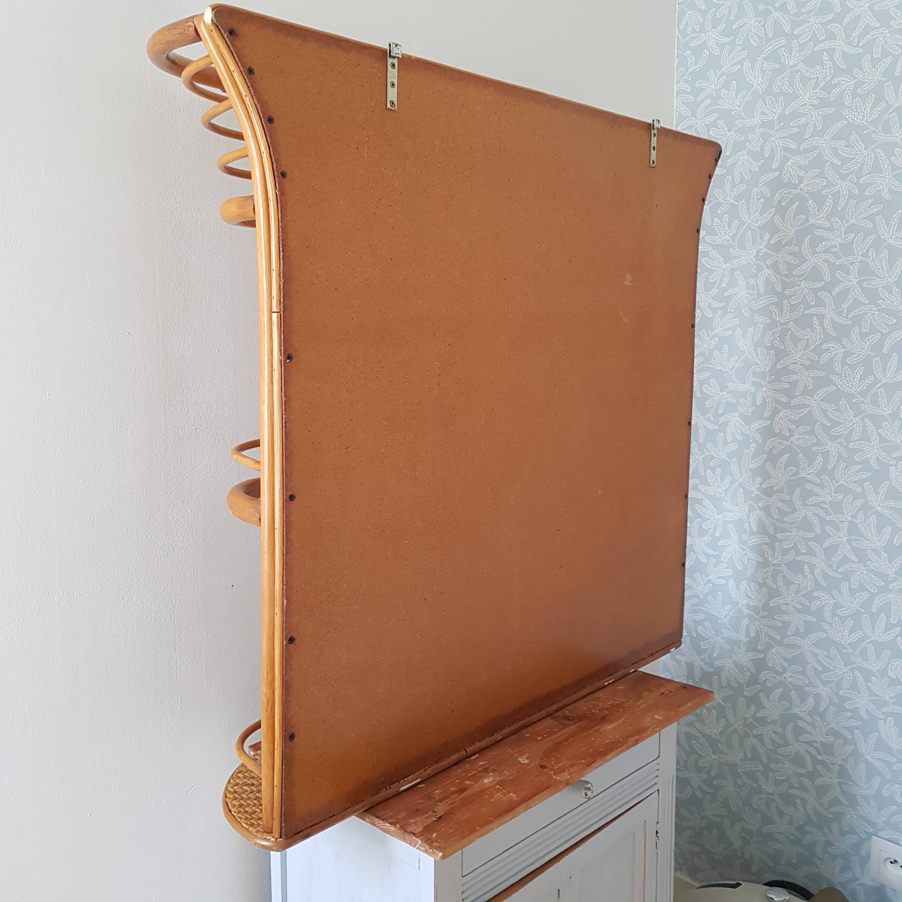 entrance mirror / hat rack