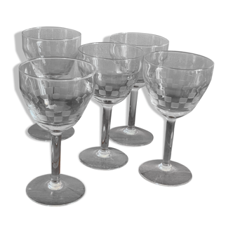 5 glasses with feet in square engraved glass pattern
