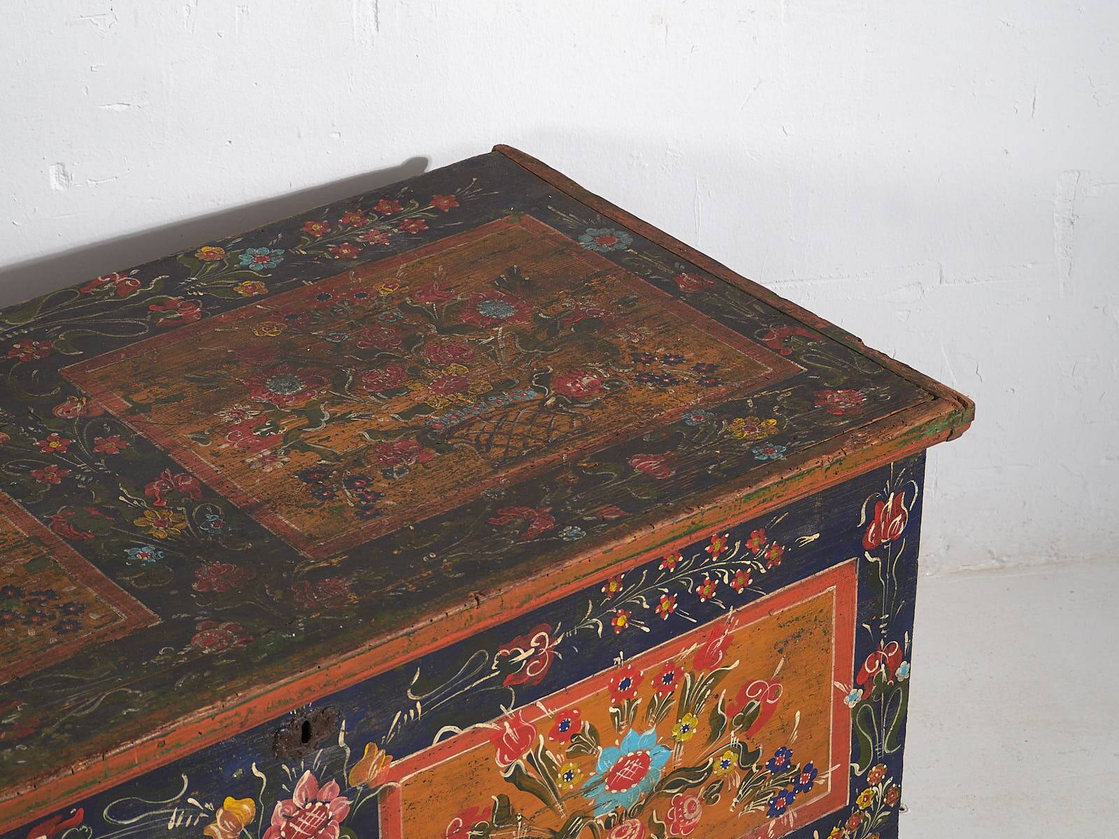 Antique trunk with floral motifs (c.1870)