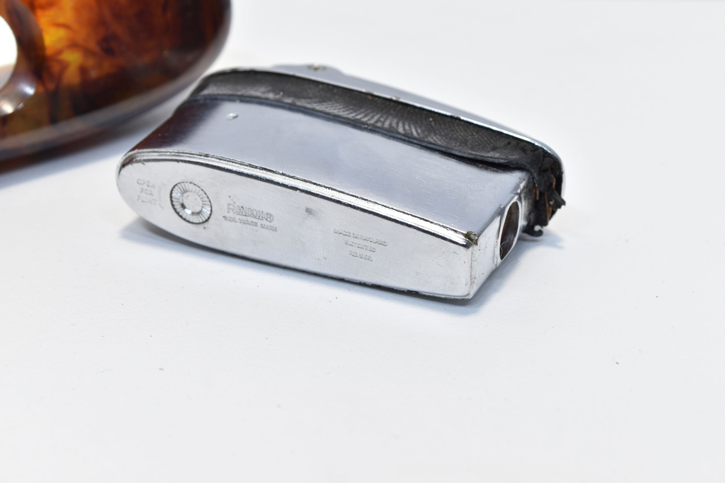 Briquet de table Ronson et son étui