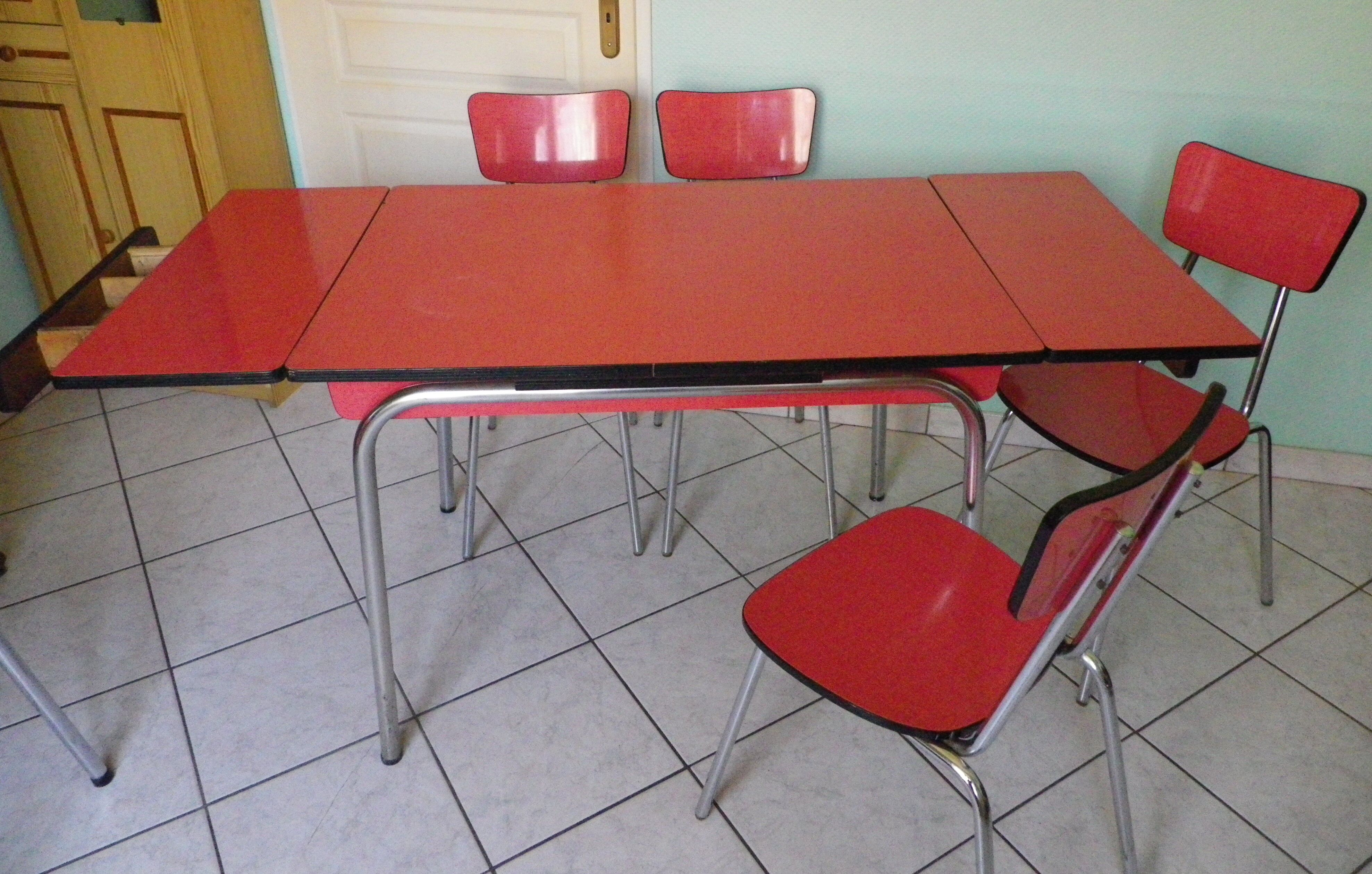 Table in red formica, 4 roc chairs, 2 extension cords, 2 drawers 60