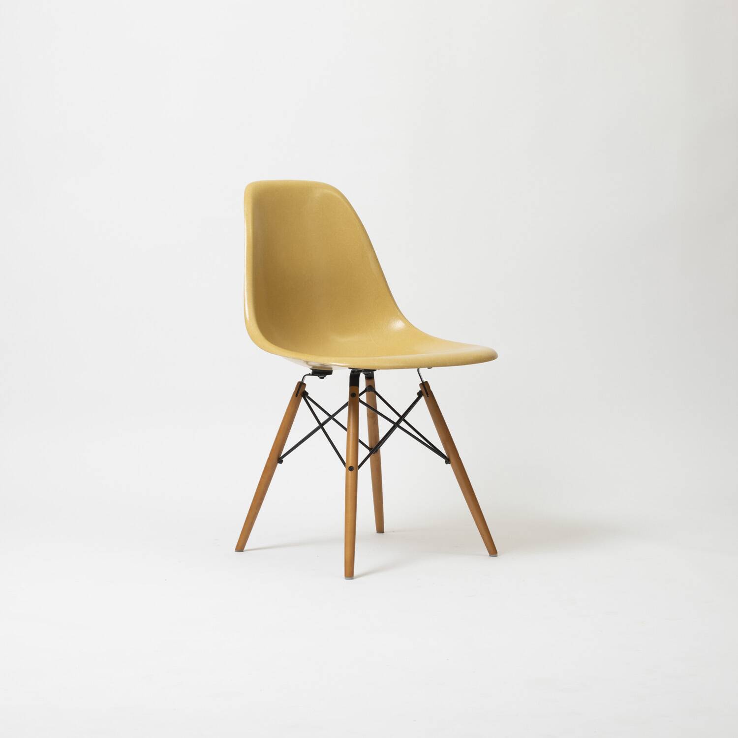Eames DSW dining chair by Herman Miller, USA, 1972