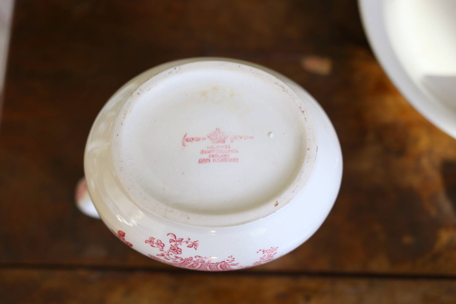 Toilet set (pitcher and basin) in earthenware from the Crown Devon factory