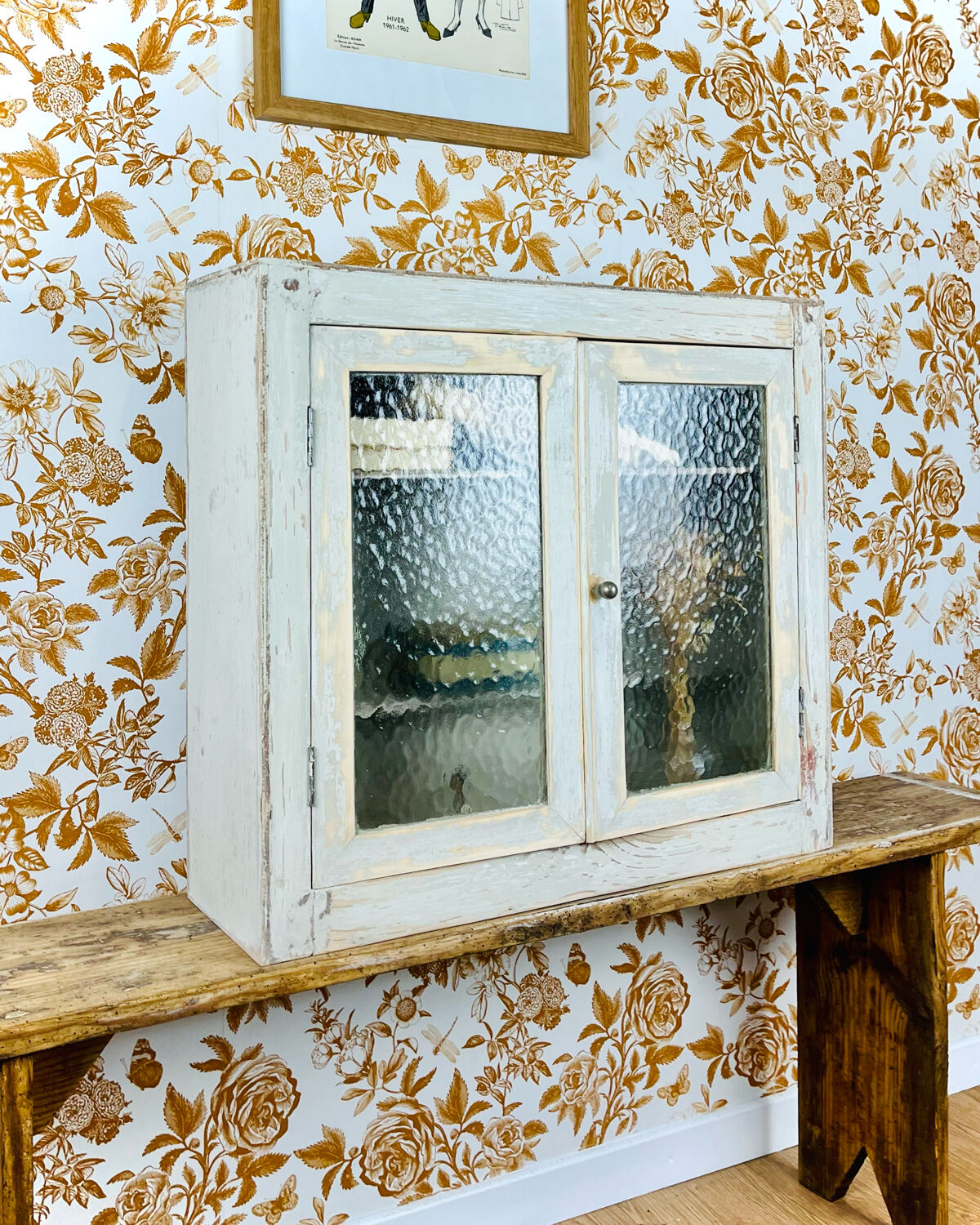 Vitrine vintage en bois et verre martelé