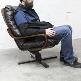 Fauteuil scandinave 1970 bois laminé courbé assise Cuir