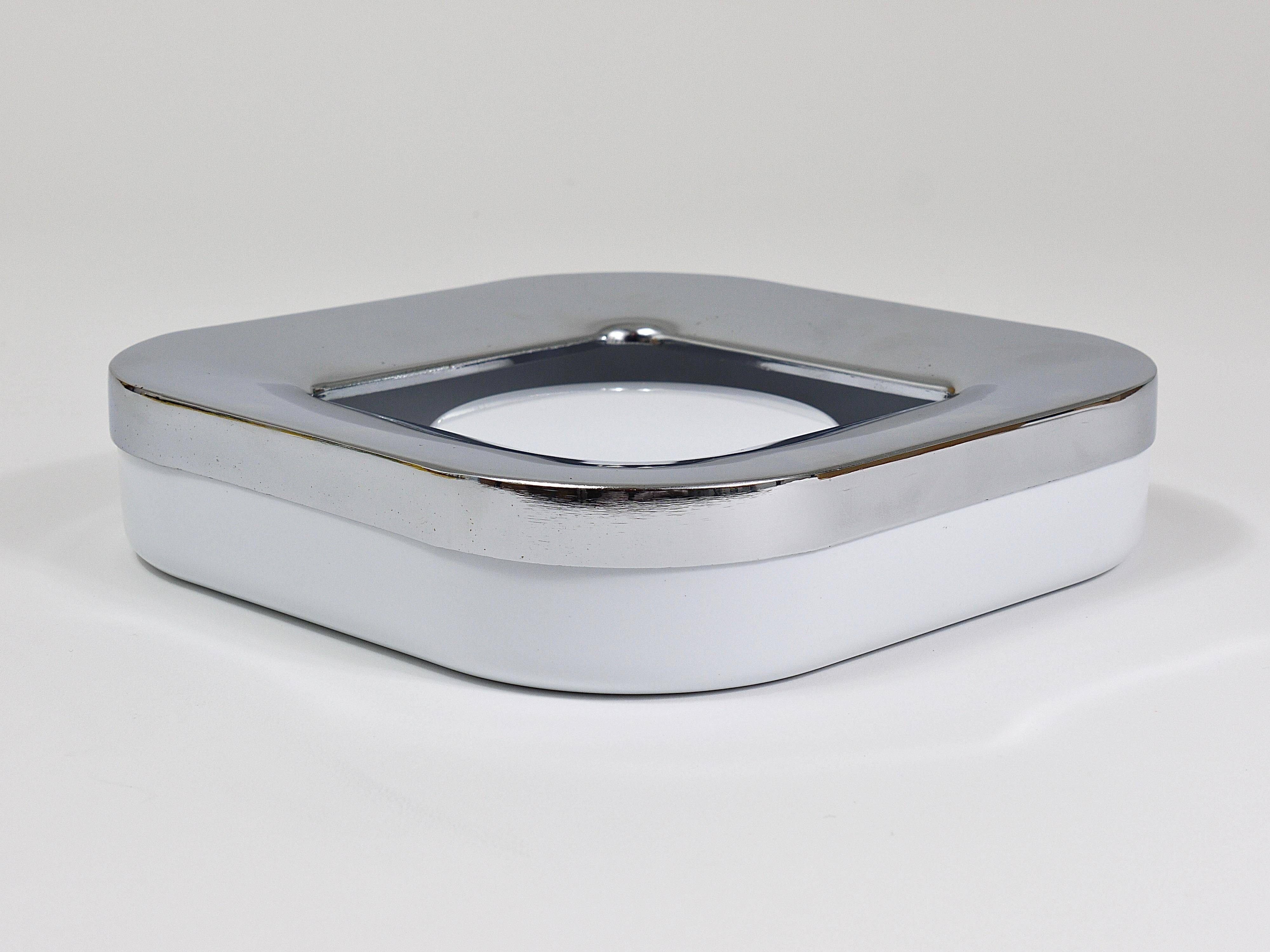 Square white ashtray Ico Parisi, chrome and melamine by Lamperti, Italy, 1970s.