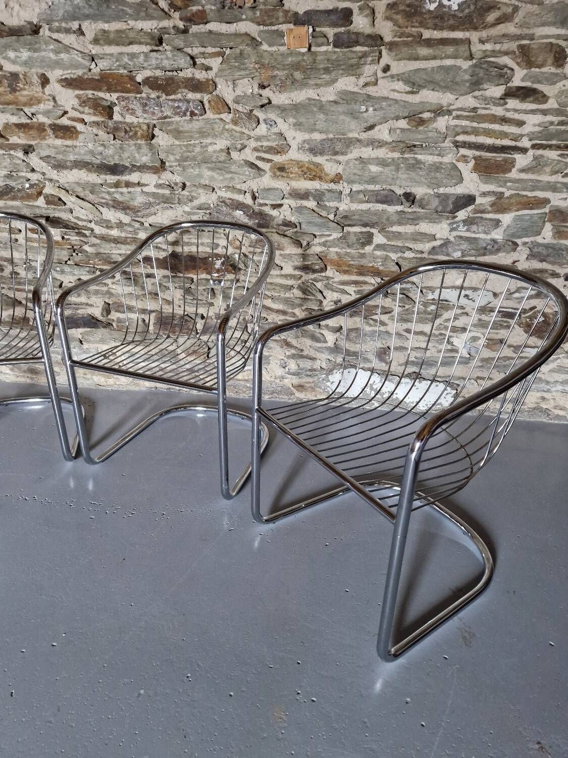 Lot de 4 Chaises à Bras, En Métal Chromé – 1970