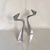 Paire de bougeoirs en aluminium par Matthew Hilton