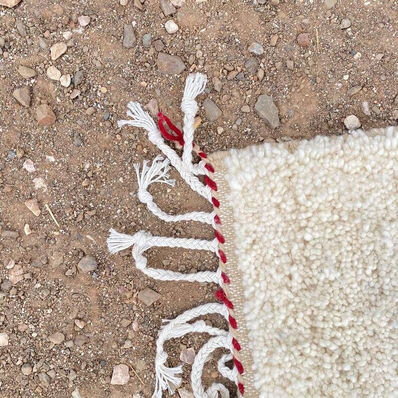 Traditional Berber rug, size 140 x 260 cm