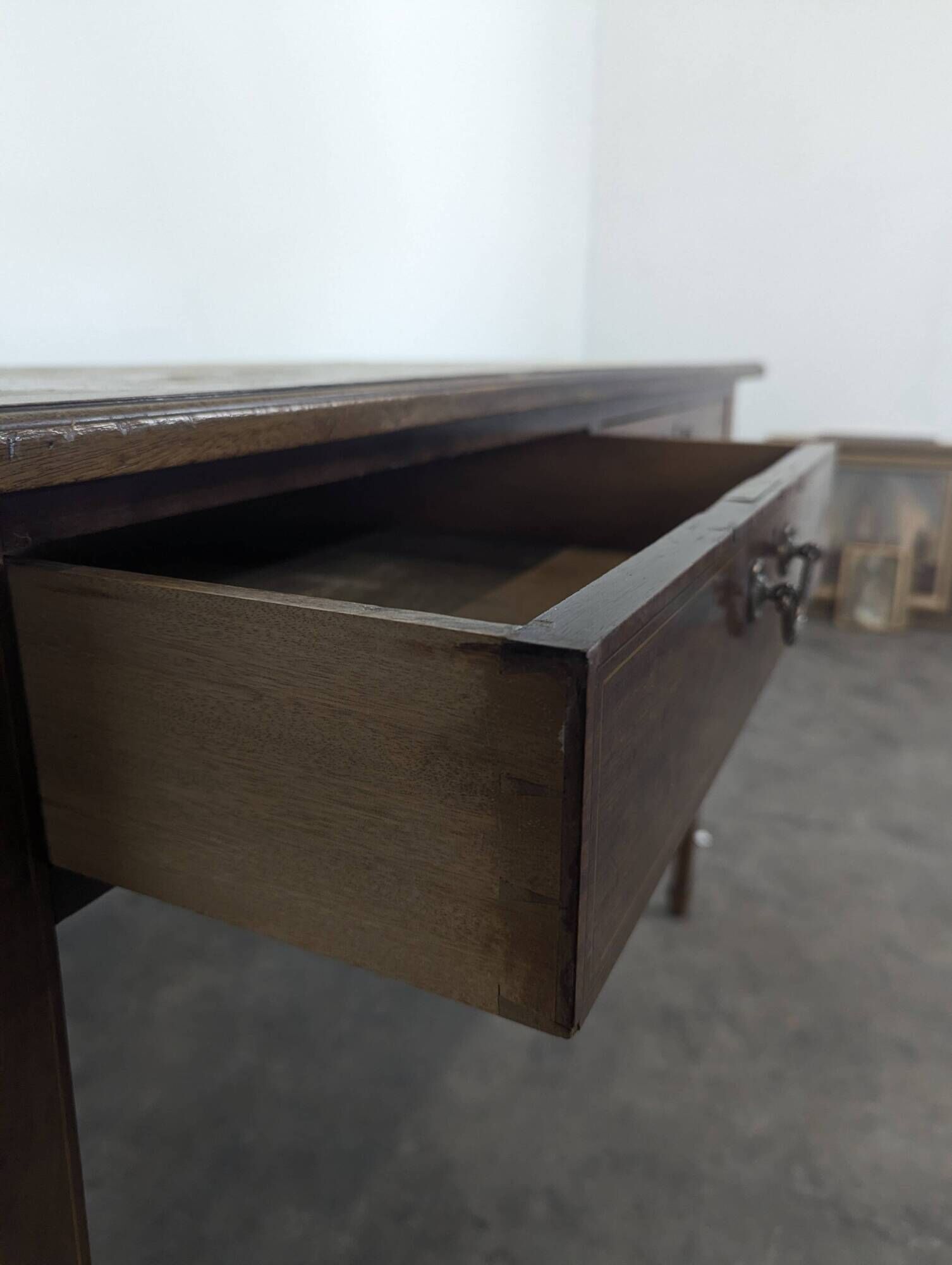 Bureau de stylle Louis XVI en acajou XIXème