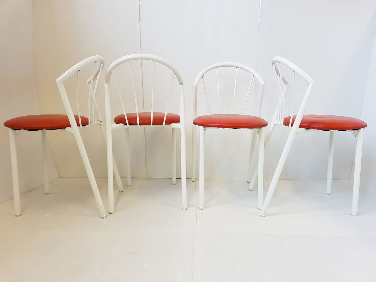 Suite de 4 chaises vintage en métal & skai 1970