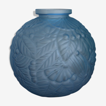 Vase boule art deco en verre bleu